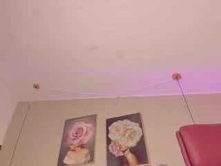 saraa-blonde on CamSoda