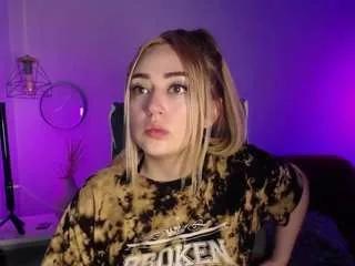 saraa-doll on CamSoda 
