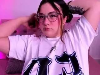 saraariias on CamSoda