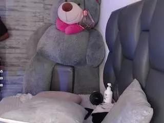 tinnahottie on CamSoda 