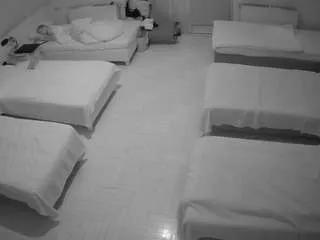 voyeurcam-julmodels-bed-6 on CamSoda