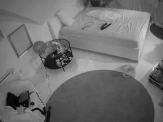 voyeurcam-julmodels-whitebed-4 on CamSoda
