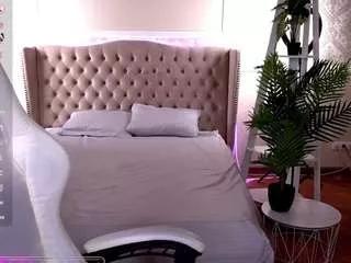 zarareign on CamSoda 