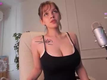 adalyn_glow on Chaturbate 