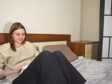 berniecebotras — Hello, just my fourth day here, be my friends and my goal:ZOOM ON FACE+ EYE CONTACT #new #shy #18 #young #natural [185 tokens remaining]
