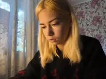 Freechat dinorahmroczkowski on Chaturbate