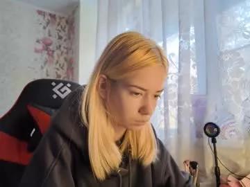 Freechat dinorahmroczkowski on Chaturbate