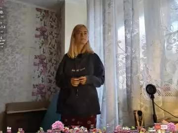 Freechat dinorahmroczkowski on Chaturbate