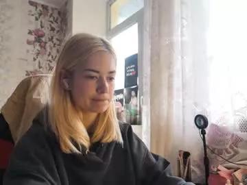 Freechat dinorahmroczkowski on Chaturbate