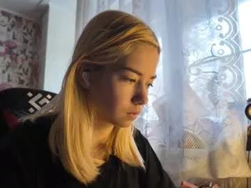 Freechat dinorahmroczkowski on Chaturbate