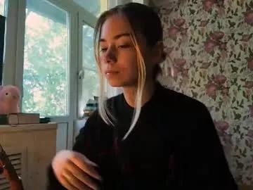 Freechat dinorahmroczkowski on Chaturbate