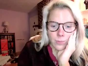 holly_bourbon on Chaturbate 