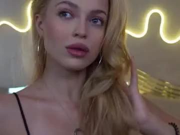 kelly_peachpiee on Chaturbate