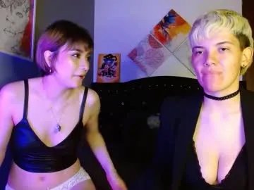 mackenziemoon on Chaturbate