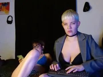 mackenziemoon on Chaturbate