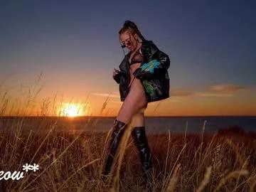 Freechat meeeeeow08 on Chaturbate