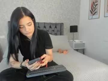 moomred on Chaturbate 
