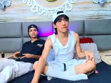 Freechat twinslovers_ on Chaturbate