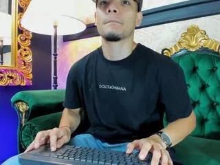 alessandro_kiing on Flirt4Free