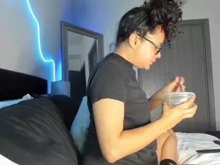 aliyah_renee on Flirt4Free