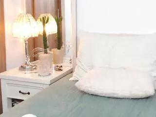 belle_russeau on Flirt4Free