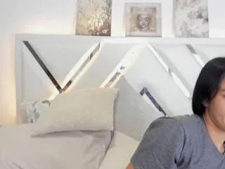 lia_collyns — Freechat on Flirt4Free