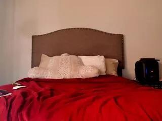 yiauna_niree on Flirt4Free