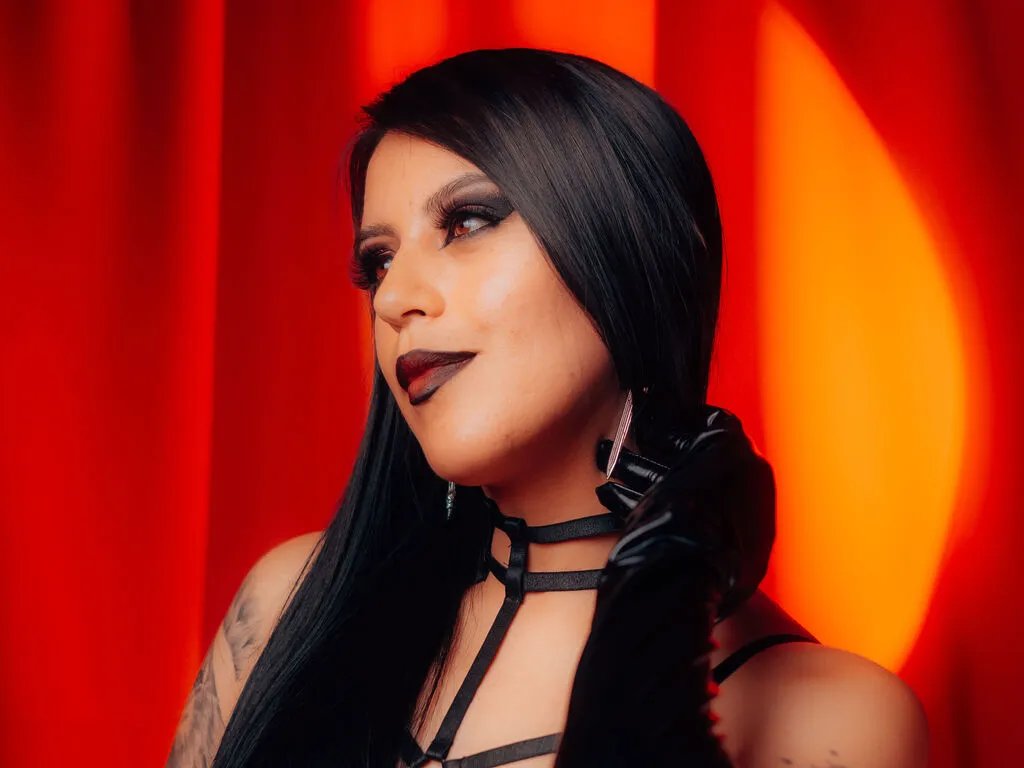 AmarantaRou — I walk through nature in search of the silence that unites the soul with the eternal. I enjoy good wine, sweets, and the company of my two cats and my dog. I am drawn to the mysteries of the universe, anime, and horror. The sea and the mountains...