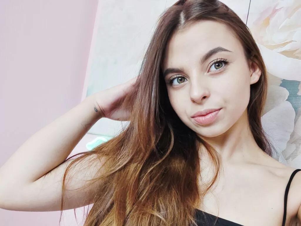 EzabellaWell on LiveJasmin