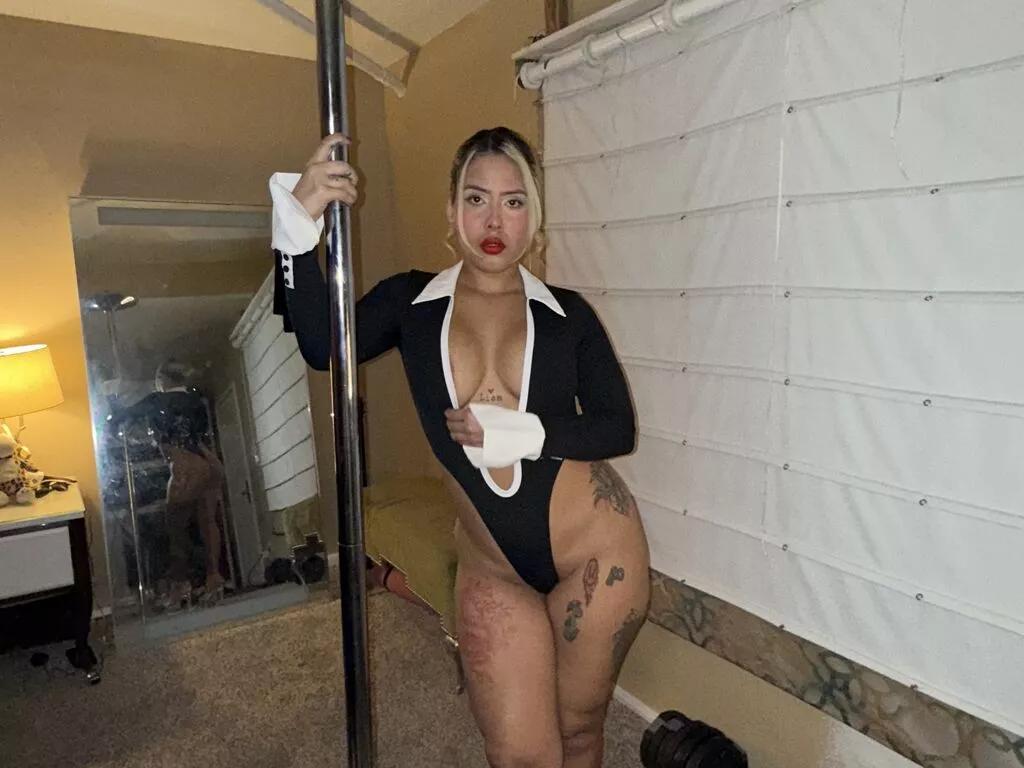 ivonnes on LiveJasmin