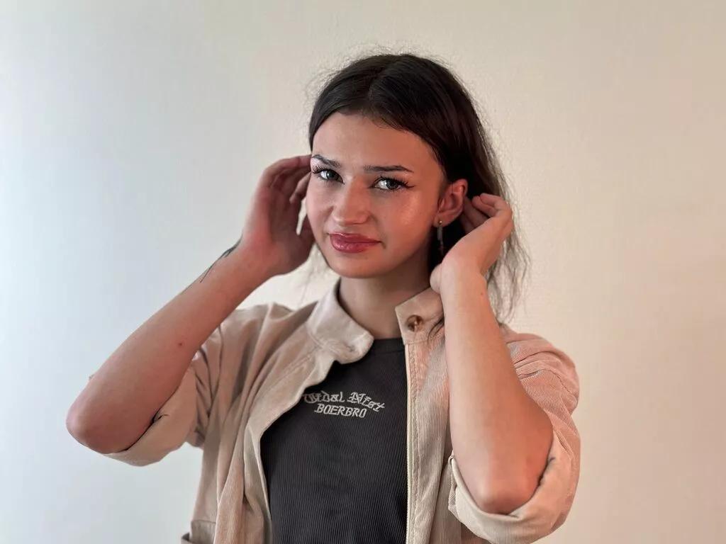 LucyBarcenas on LiveJasmin