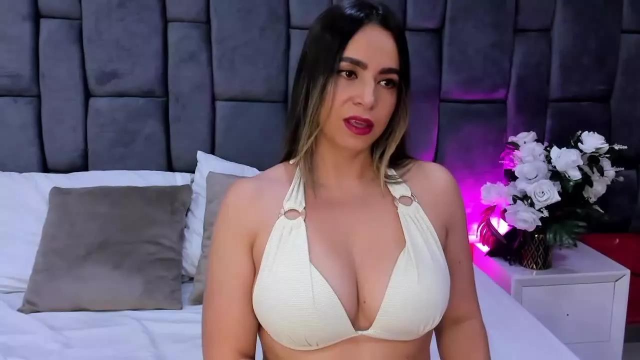 AlaiaConnors on Streamray 