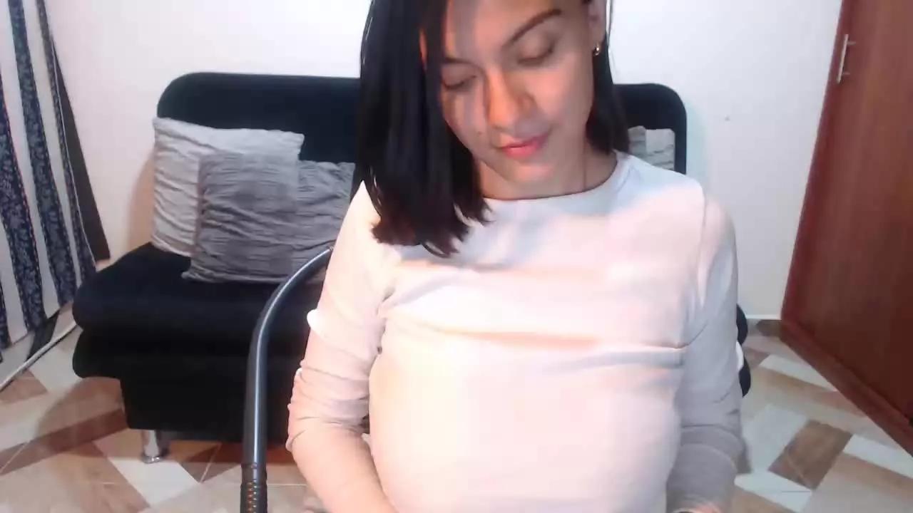 KellySaenz on Streamray 