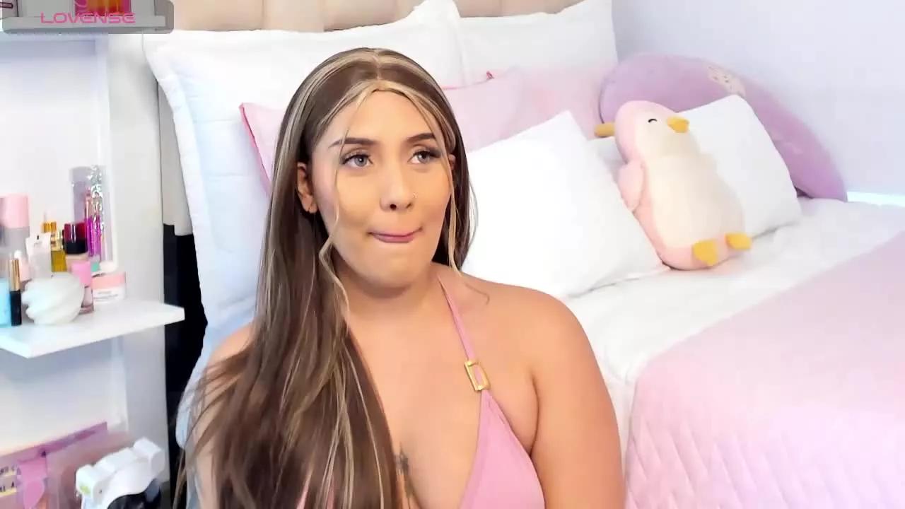 LauraHott on Streamray