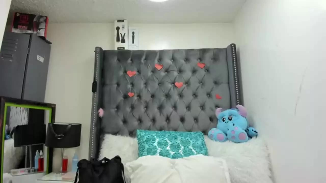 LhindaCarter on Streamray