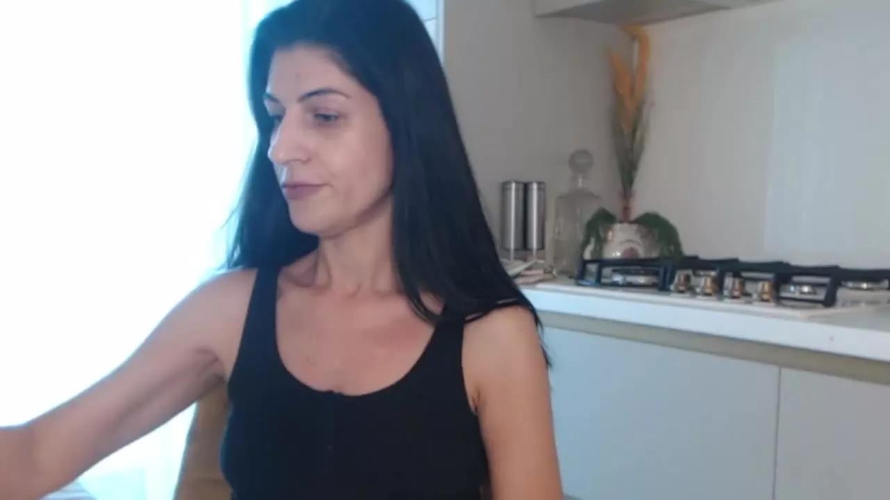RoxanneCrystal on Streamray