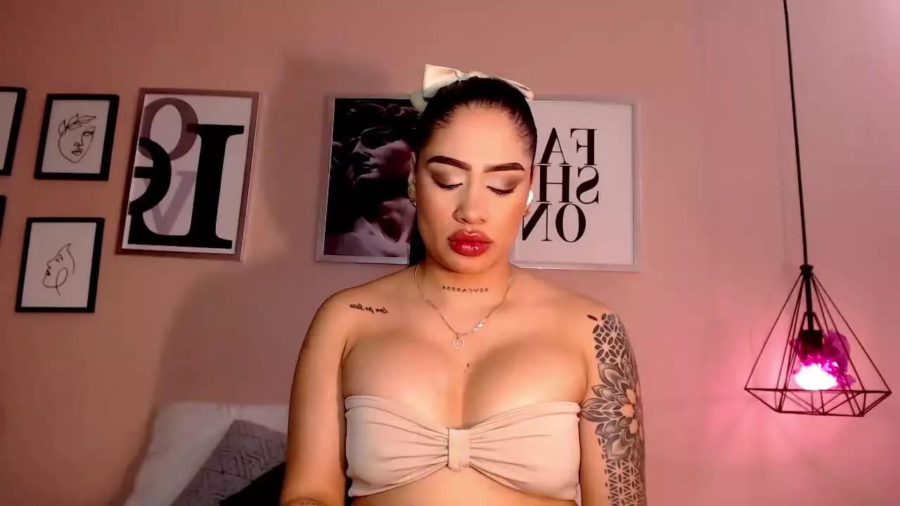 VenusDelevingne on Streamray