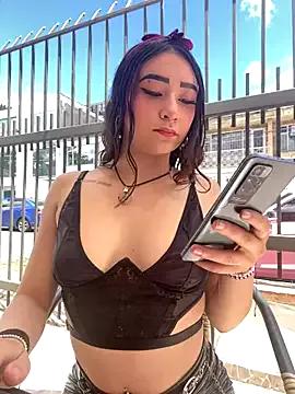 AlannaPink_ on StripChat