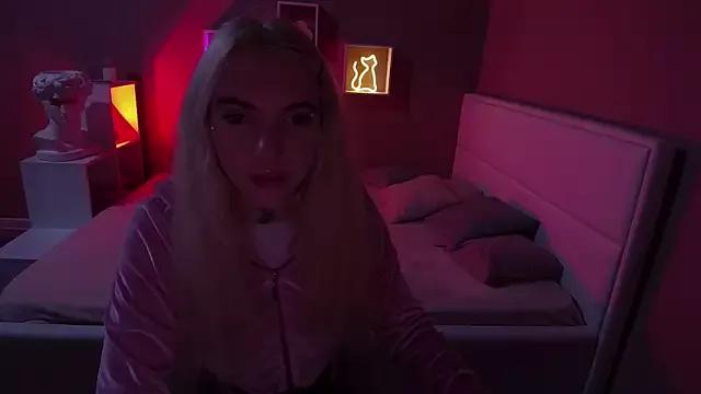 AnneTenet on StripChat 