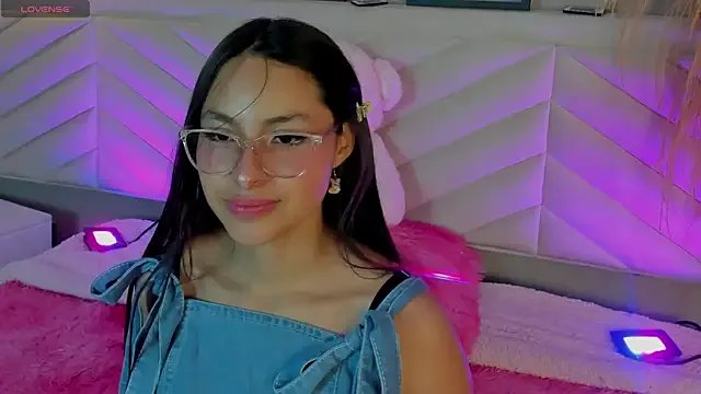 Annie__2 on StripChat 