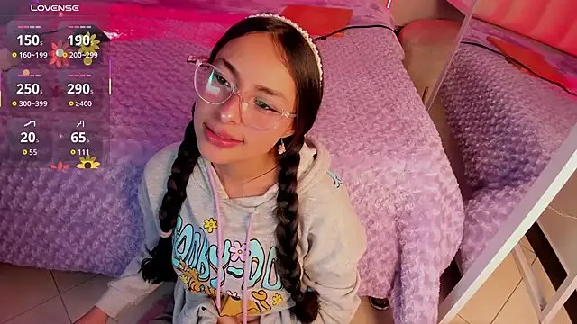 Annie__2 on StripChat 