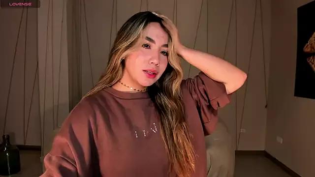 AnnieMonroe1 — Blow kisses