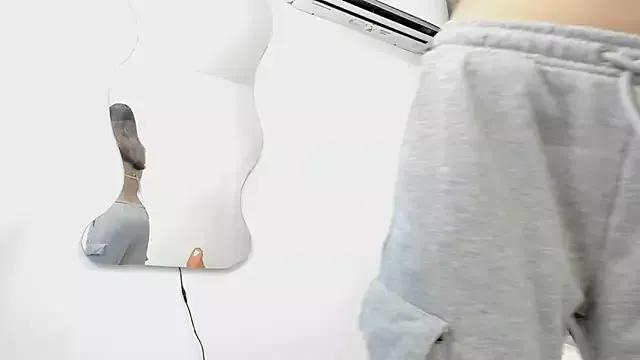 bella-ht on StripChat 