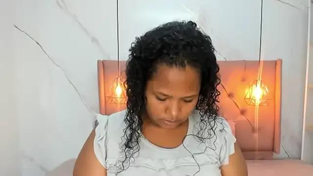 Belle_Brunette on StripChat 