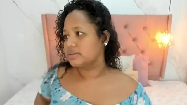 Belle_Brunette on StripChat 