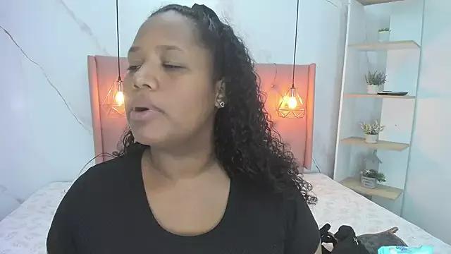 Belle_Brunette on StripChat 