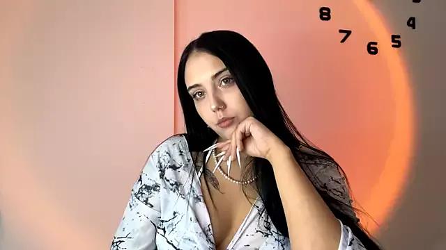 BuddingCave on StripChat 