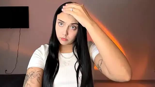 BuddingCave on StripChat 