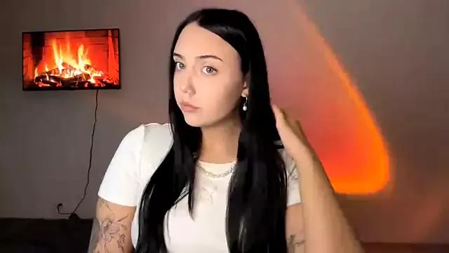 BuddingCave on StripChat 