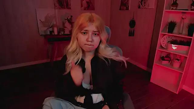 DiaAngell on StripChat 